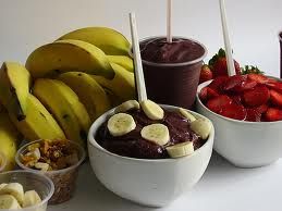 AÇAÍ NA TIGELA COM FRUTAS